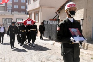 Malkara'da Kıbrıs gazisi, askeri törenle toprağa verildi