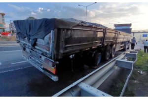 Seyir halindeki TIR alev aldı