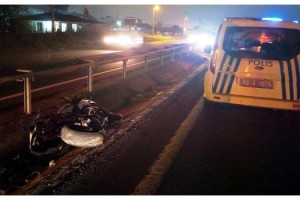 Bariyerlere çarpan motosikletin sürücüsü öldü