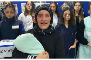 Tekirdağ'da öğrencilerden, kadına şiddete karşı örnek etkinlik