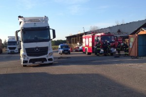 Yağ fabrikasında ayağı kayınca kamyonun altında kalıp öldü