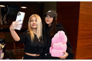 Rumen şarkıcı Inna'nın uçağı hava muhalefeti nedeniyle İstanbul'a inemedi