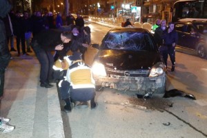 Kazada kalbi duran motosiklet sürücüsü sağlık ekibinin müdahalesiyle hayata döndü