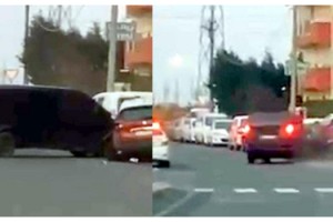 Alkollü sürücünün kontrolünden çıkan minibüs 5 araca çarptı