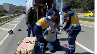 Kamyona çarpan motosikletin sürücüsü yaralandı