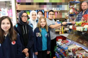 Öğrenciler, 'zimem defteri' uygulamasıyla 4 bakkaldaki borçları ödedi