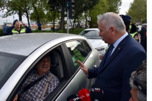 Tekirdağ’da emniyet kemeri takmayan sürücüler valiye yakalandı