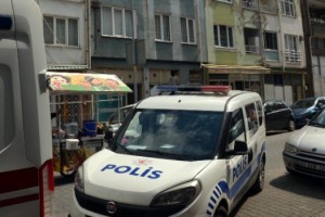 Yalnız yaşadığı evinde ölü bulundu