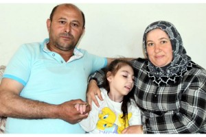 Annesi ölen, babasının bakamadığı engelli Suna'yı 4'üncü çocukları yapmak için başvurdular