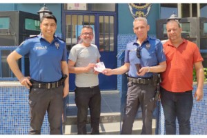 Duyarlı vatandaştan örnek davranış; yolda bulduğu parayı polis merkezine götürdü