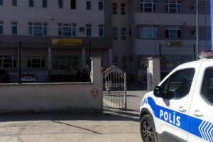 Mesleki eğitim merkezinde bıçaklı kavga: 1 yaralı