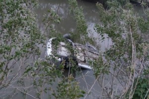 Otomobil Tunca Nehri'ne uçtu: 2 ölü, 1 yaralı