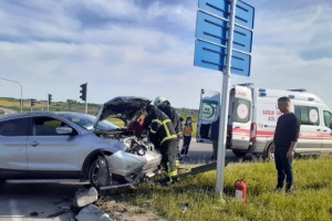 Tekirdağ'da iki otomobil çarpıştı: 2 yaralı