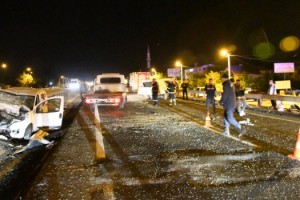 Tekirdağ'da minibüs ters yöne girdi; 1'i ağır 5 yaralı