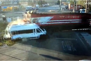 Trenin çarptığı minibüste 7 kişinin ölümünde şoföre 165 yıl hapis istemi