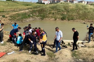 Gölete giren Muhammet, boğuldu