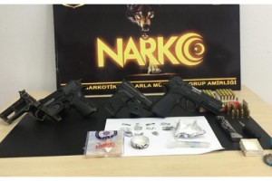 Keşan'da uyuşturucu ve silahlarla yakalanan 2 şüpheliye gözaltı