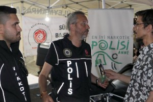 Polis, Kiraz Festivali'nde 500 bin kişiye uyuşturucunun zararlarını anlattı