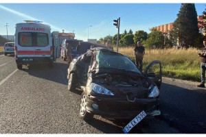 Dinamit yüklü kamyonet, otomobile çarptı: 1 yaralı