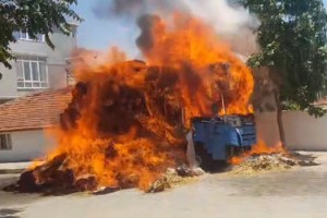 İpsala’da saman yüklü minibüs yandı