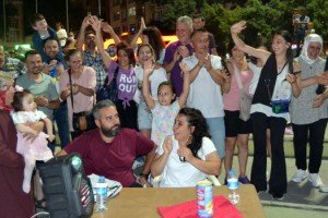 SMA'lı İdil Ayşe'nin tedavi parası toplandı; davul- zurnalı kutlama yapıldı