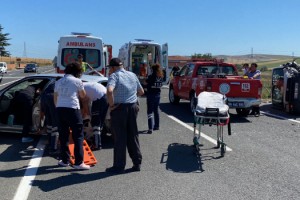 Tekirdağ'da hafif ticari araç ile otomobil çarpıştı: 5 yaralı