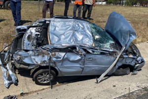 TIR'ın çarpması sonucu demir yığını haline dönüşen otomobilde mucize kurtuluş