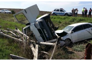 Otomobil kamyonete çarptı: 2 yaralı