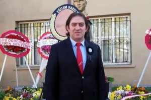 Derste kalp krizi geçiren öğretmen hayatını kaybetti