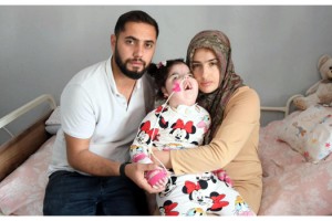 4 cihaza bağlı yaşayan SMA'lı Yaren'in babası: 1 lira bile umudumuz
