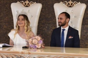 Eşini başını duvara vurup, ağır yaralayan koca tutuklandı