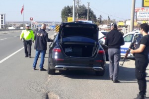 Keşan'da polis aranması olan 12 kişiyi yakaladı