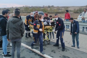 Malkara'da seyir halindeyken lastiği patlayan araç takla attı: 2 yaralı