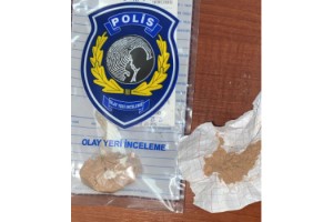 Polisten kaçan araçta uyuşturucu ele geçirildi: 5 gözaltı