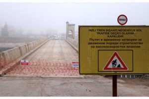 Edirne'de tarihi Tunca Köprüsü, hızlı tren çalışması nedeniyle kapatıldı