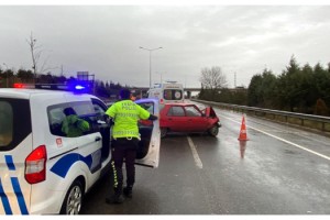 Otomobilin minibüse çaptığı kazada 2 kişi yaralandı