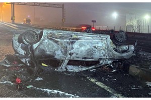 Tekirdağ'da bariyeri çarpan otomobilde 2 kişi yaralandı