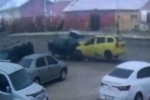 Taksi ile otomobilin çarpıştığı kaza kamerada