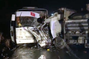 Tekirdağ’da servis midibüsü kamyonetle çarpıştı: 1 ölü, 20 yaralı