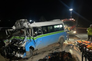 TIR'a arkadan çarpan minibüsün sürücüsü öldü