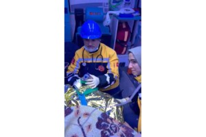 Enkazdan 138 saat sonra çıkarıldı, 'Beni özel hastaneye götürmeyin param yok' dedi