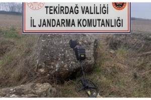 Malkara'da Karayolları Genel Müdürlüğü yelekleri ile “Define” aradılar