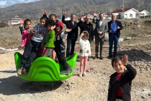 Süleymanpaşa Belediyesi afet bölgesinde çocuk parkları yapıyor