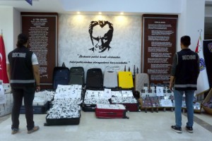 Bulgaristan'dan gelen trende 7 bin 635 kaçak elektronik sigara ele geçirildi; 7 gözaltı