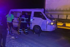 Keşan’da TIR’a çarpan panelvanın sürücüsü yaralandı