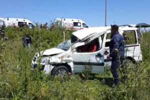 Tarlaya devrilen araçtaki 6 kişi yaralandı