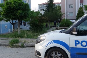 2'nci kattan düşen 2.5 yaşındaki Faruk Kaan, ağır yaralandı