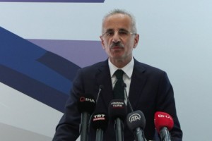 Bakan Uraloğlu: Milli Hızlı Trenimizi 2025 yılında yolcu taşımacılığına kazandırmayı hedefliyoruz