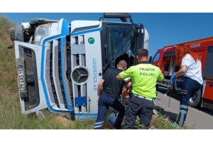 Edirne’de, devrilen TIR’ın şoförü yaşamını yitirdi