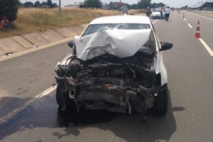 Edirne’de otomobil, traktöre çarptı; sürücüler yaralandı